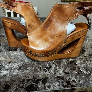 Bed Stu Leather Wedge Sandals sz 8. Missing one buckle.
